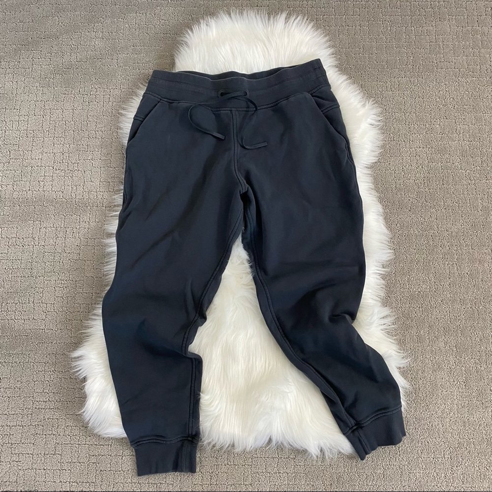 Lululemon Ready to Fleece Jogger in graphite grey size 10